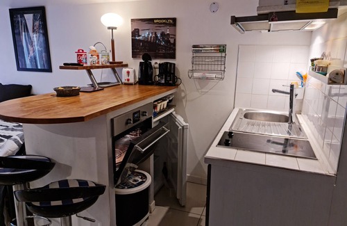 Roques Apartment | Studio Apartment 'Redhouse - Zen' with Shared Pool, Shared Terrace and Wi-Fi