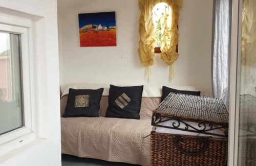 Roques Apartment | Studio Apartment 'Redhouse - Solarium' with Shared Pool, Wi-Fi and Air Conditioning