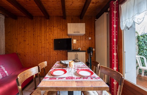 Thones Apartment | Studio Apartment 'Sabot De Vénus' with Mountain View, Private Terrace and Wi-Fi