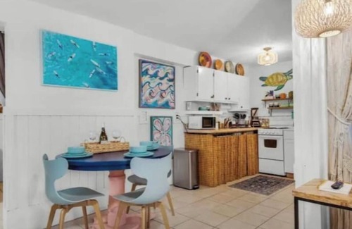 Holiday Isle Apartment | Studio Apartment @Sandpiper Cove. The Surf Shack Walk to Private Beach.