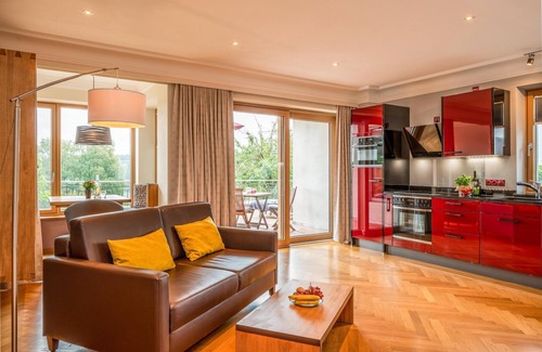 Pelham Apartment | Studio Apartment "See-Lodge" with Lake View, Private Terrace & Wi-Fi