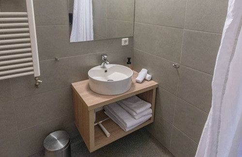 Hella House | Studio Apartment - Stracta Hotel Hella