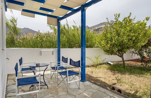 Livadi Apartment | Studio Apartment 'Studios Ninemia Serifos 3' with Sea View, Wi-Fi and Air Conditioning