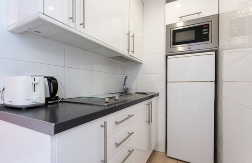 Fuengirola City Centre Apartment | Studio Apartment "Sunny Studio" with Seaview, Wi-Fi, Air Conditioning & Terrace