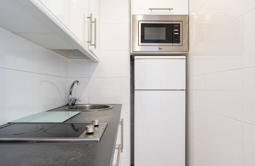 Fuengirola City Centre Apartment | Studio Apartment "Sunny Studio" with Seaview, Wi-Fi, Air Conditioning & Terrace