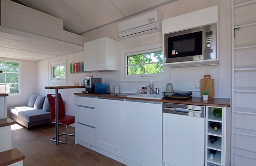 Priort House | Studio Apartment "Tiny House Paradies" with Private Terrace, Shared Garden & Wi-Fi