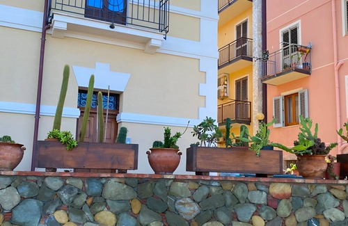 Acquedolci Apartment | Studio apartment with waterfront terrace