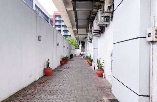 Upanga East Apartment | Studio Apartment with African Art,Pool,WiFi & Gym