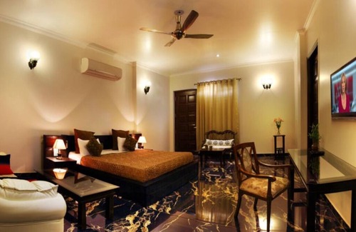 Sushant Lok Bed & Breakfast | Studio Apartment with kitchen and balcony near Huda City Metro, Gurgaon