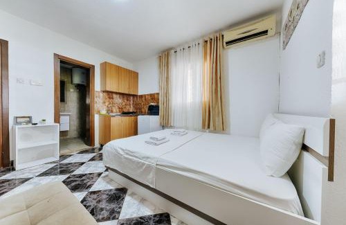 Dobra Voda Apartment | Studio Apartments with balcony