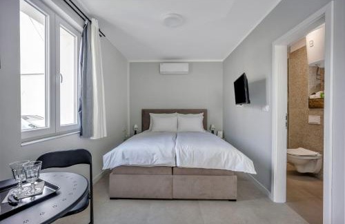 Trogir Apartment | Studio apartments Yucca, 2-min to the beach and 5 to Trogir