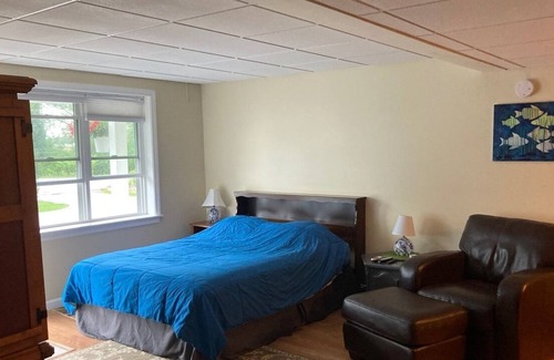 Hampton Apartment | Studio Apt, 4 minute walk from Beach