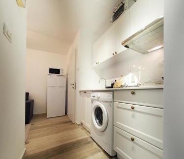 Bat Yam Apartment | Studio Ariana and patio