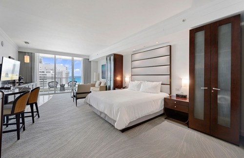 Mid Beach Hotel | Studio at Sorrento Tower at Fontainebleau Hotel in Miami Beach Ocean Vie