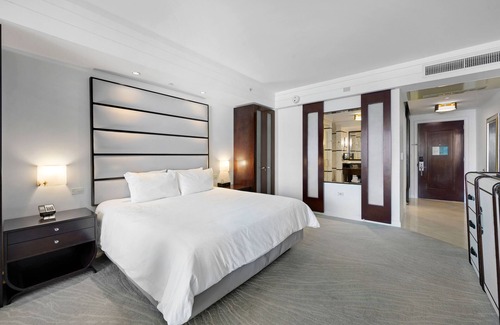 Mid Beach Hotel | Studio at Sorrento Tower at Fontainebleau Hotel in Miami Beach Ocean Vie