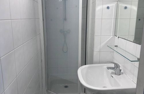 Quartier de la Roquette Apartment | Studio au Calme, Situé Dans une Cour Privée Sécurisée, en Plein Cœur de Paris
