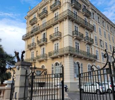 Aix-les-Bains City Center Apartment | Studio au Palace Le Splendide