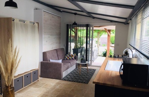 La Garde-Adhemar Apartment | Studio Aux Lauriers of Adhémar
