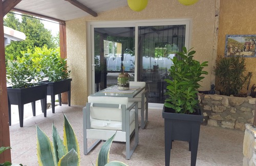 La Garde-Adhemar Apartment | Studio Aux Lauriers of Adhémar