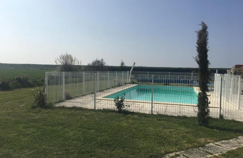 Beauvoir-sur-Mer Bed & Breakfast | Studio avec piscine