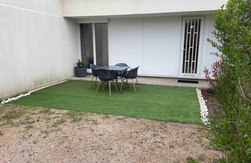 La Tour-du-Pin Apartment | Studio avec Rez de jardin