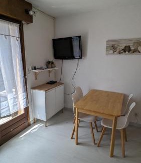 Guillaumes Apartment | Studio avec terrasse à Valberg, Le St Honorât