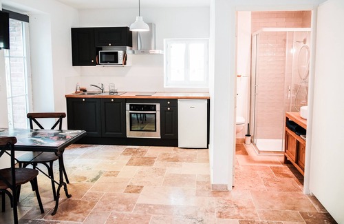Cardet Apartment | Studio Avec Terrasse au Sein D'un Domaine Équestre