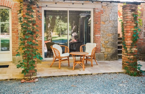 Cardet Apartment | Studio Avec Terrasse au Sein D'un Domaine Équestre