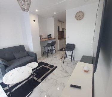 Saint-Pol-sur-Mer House | Studio avec terrasse