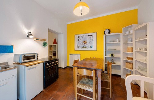 Castiglione Chiavarese Apartment | Studio 'Bilocale' with Sea View and Shared Garden