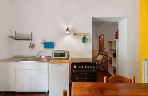 Castiglione Chiavarese Apartment | Studio 'Bilocale' with Sea View and Shared Garden