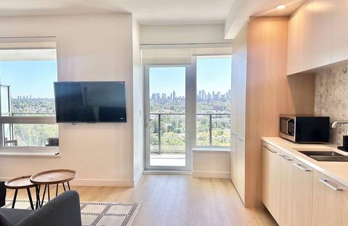 Burnaby Apartment | Studio Bachelor Unit in a high floor