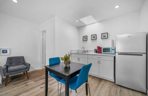 Crown Point Apartment | Studio Beach Rental in Pacific Beach, San Diego