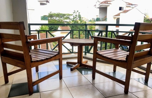 Lavington Apartment | STUDIO, Beautiful Pool-side View