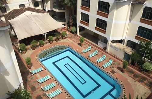 Lavington Apartment | STUDIO, Beautiful Pool-side View