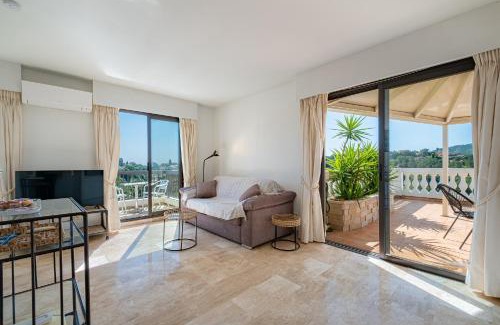Mandelieu-La-Napoule Apartment | Studio BELLE VUE - Axelle Loc'Appart