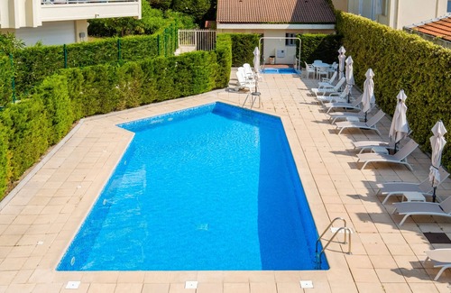 Riou - Petit Juas - Av de Grasse Apartment | Studio 'Bellevue Cannes' with Mountain View, Shared Pool and Air Conditioning