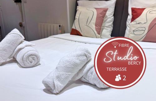 12th Arrondissement Apartment | Studio Bercy - Terrasse - Paris
