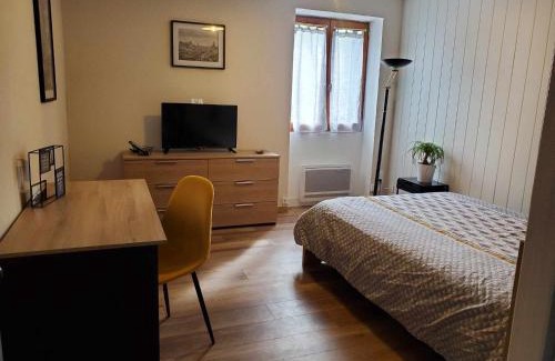 Le Creusot Apartment | Studio bleu tout équipé avec wifi