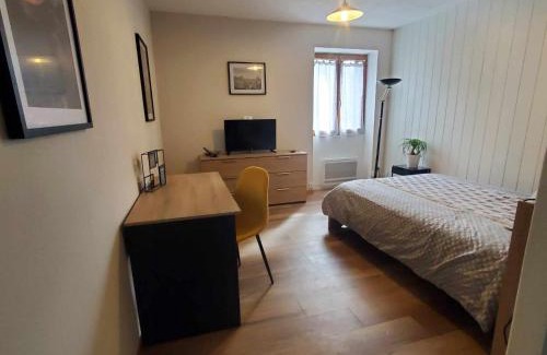 Le Creusot Apartment | Studio bleu tout équipé avec wifi