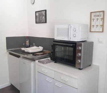 Le Creusot Apartment | Studio bleu tout équipé avec wifi