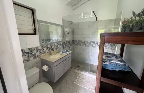 Colonarie Apartment | Studio Blu at Waves Villa Guesthouse