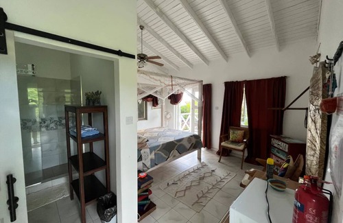 Colonarie Apartment | Studio Blu at Waves Villa Guesthouse