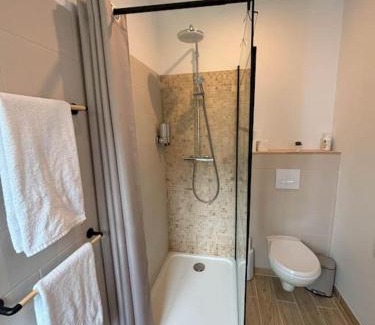Cherbourg-en-Cotentin Apartment | Studio Bois flotté Cherbourg Netflix Parking