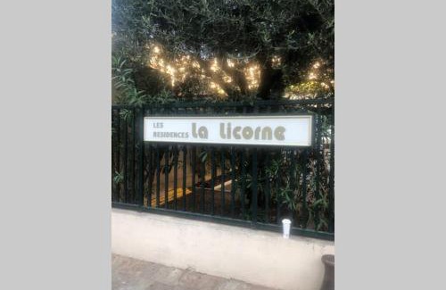 Cannes La Bocca Apartment | Studio bord de mer
