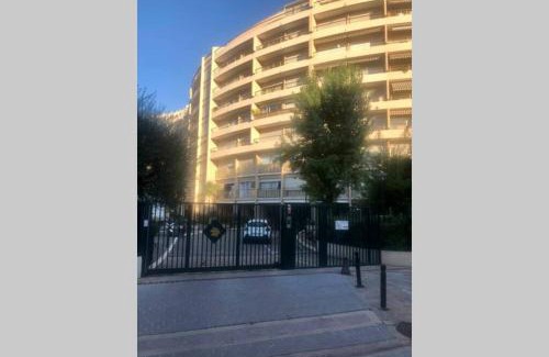 Cannes La Bocca Apartment | Studio bord de mer