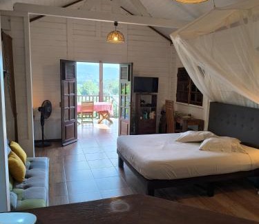 Le Robert Apartment | Studio BRAZILIA Bois et Nature, terrasse avec vue sur les Pitons