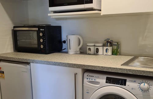 Browns Bay Apartment | Studio Browns Bay - newly refurbished