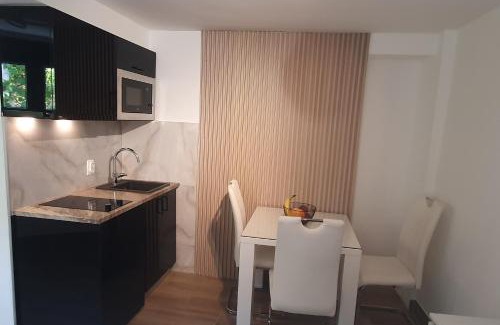 Lepetane Apartment | Studio By The Sea 2