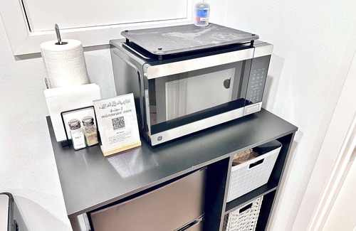 Broadview Apartment | Studio by the Sound - King Bed Fire Pit EV Charger Pet Friendly
